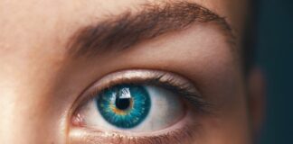 Nie da się ukryć, że niebieskie oczy mogą być niezwykle piękne, zwłaszcza gdy dołączy do nich makijaż dla niebieskich oczu